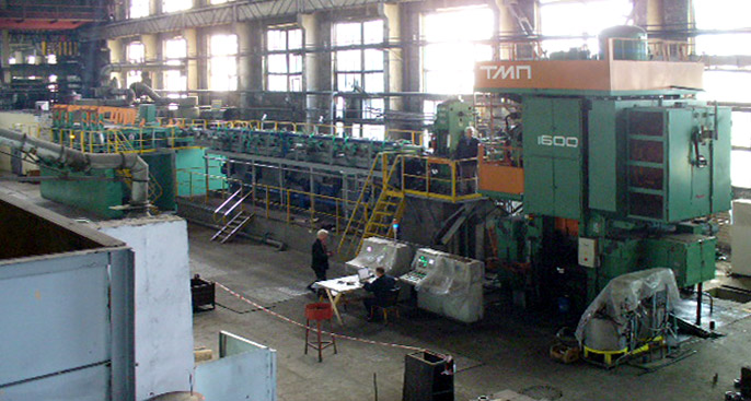Montagem de linhas automatizadas baseada na prensa de estampagem a quente com potência de 1600 tf para fabricação de anéis forjados